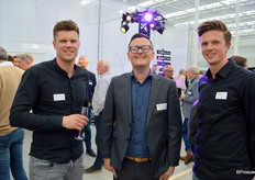 Joost en Jim Zwinkels van Zwinkels Middenzwet, met in het midden Marcel Scholtes van Flynth